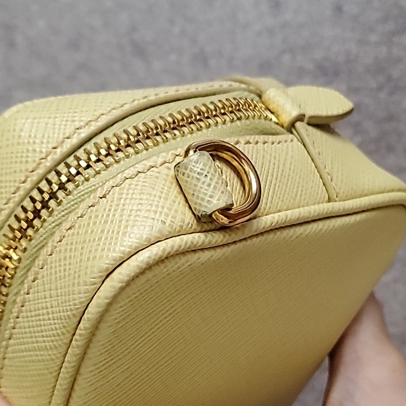 Prada camera bag - Picture 4 of 14